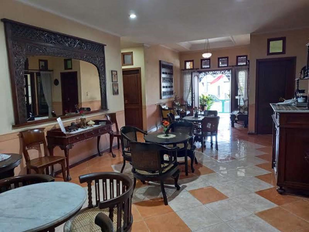 Kateza By Yurooms-id * Malang