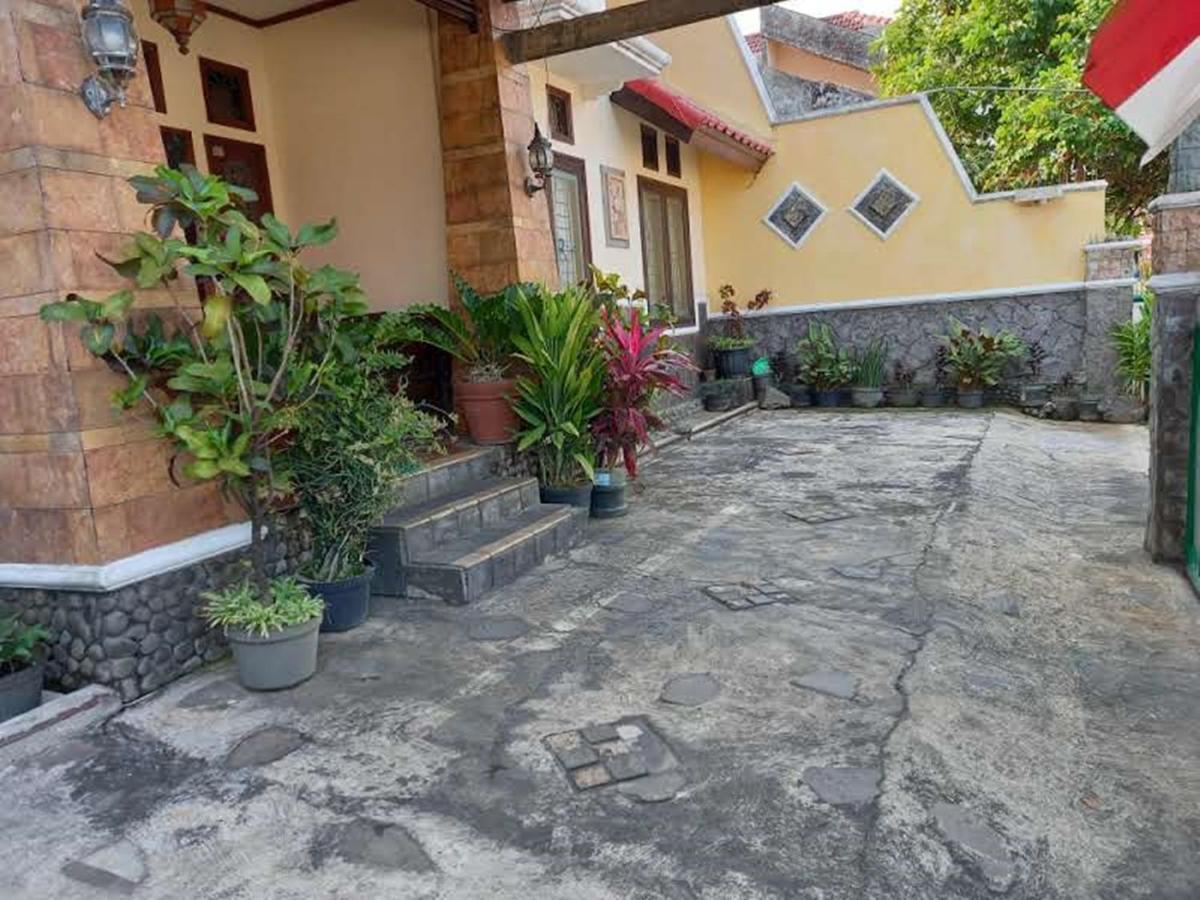 Kateza By Yurooms-id Homestay Malang